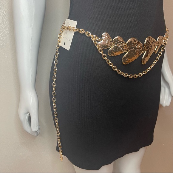 Gold tone metallic hearts statement chain belt - Picture 4 of 10